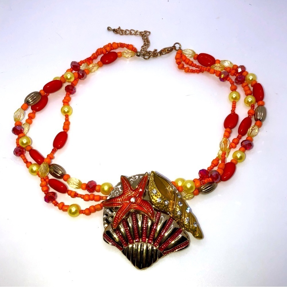VTG Bright Orange Gold Tone Seashell Pendant Beaded Necklace 16” + 3.5” Extender